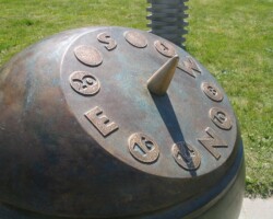 Tehtud tööd: disain, modelleerimine, betooni- ja pronksivalu, viimistlus, paigaldus