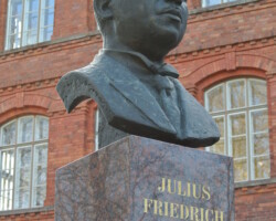 Tehtud tööd: pronksivalu, viimistlus
Foto: Ülo Kirt